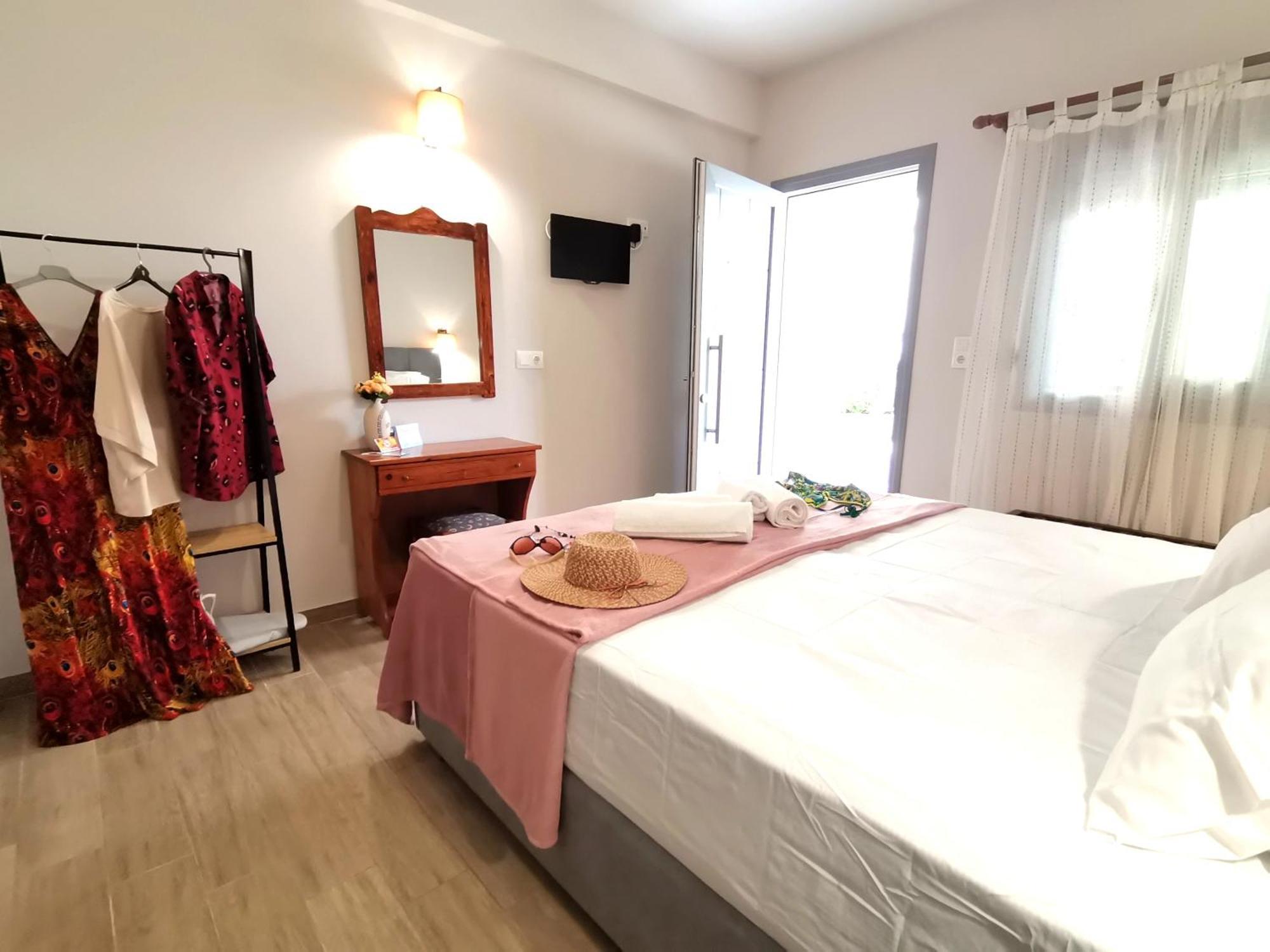 Studios Lia Adults Only -Fully Renovated クリッシ・アモウディア エクステリア 写真
